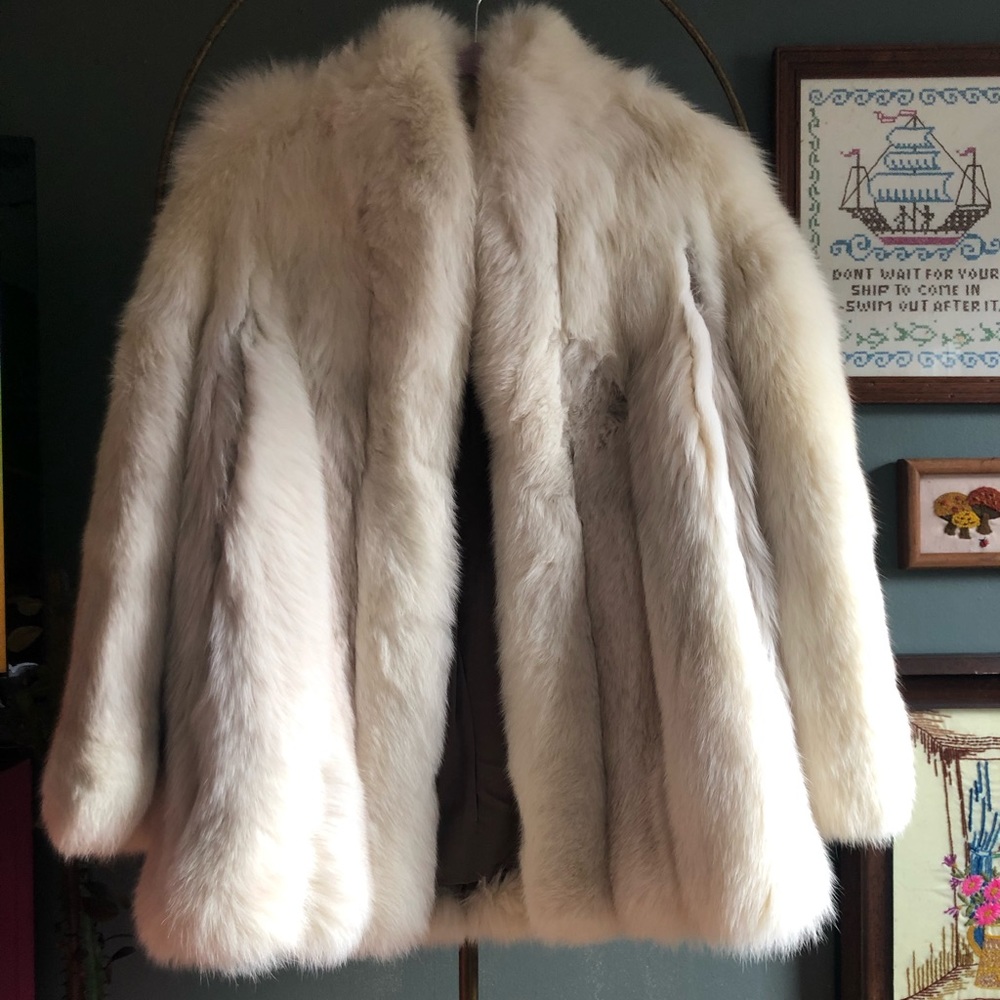 VINTAGE GENUINE ARTIC FOX FUR COAT